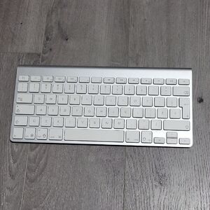 Wireless Silver Keyboard Apple A1314